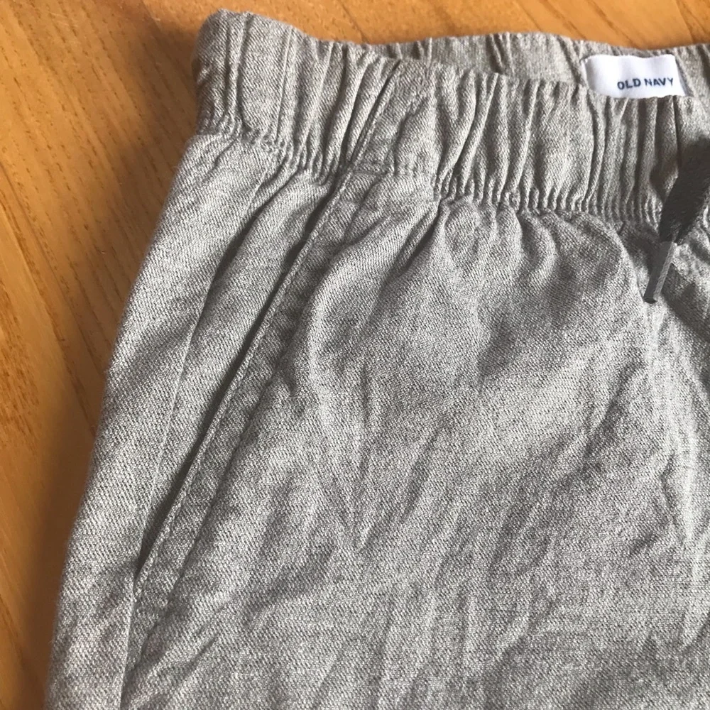 Boys gray shorts Old Navy size medium 8 heathered summer clothes pockets elastic